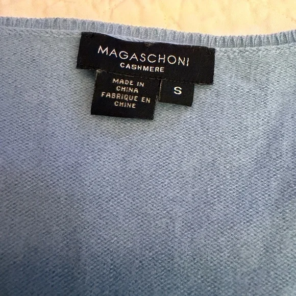 Women's Blue Cashmere V-Neck Sweater - Picture 8 of 10